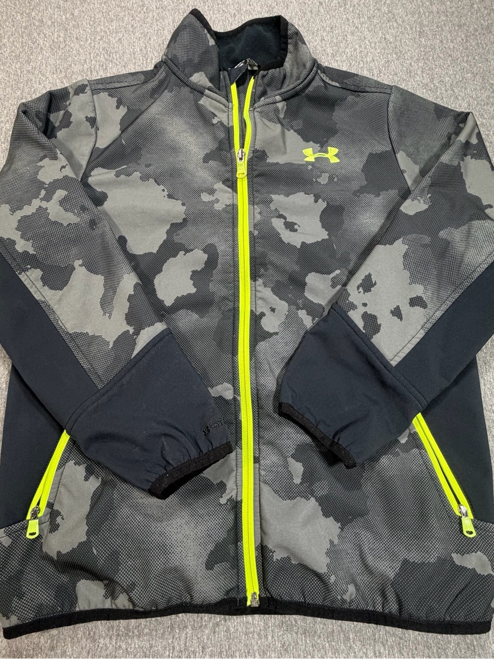 Under Armour Youth Large Gray Black Camo Print Softshell Full Zip Jacket